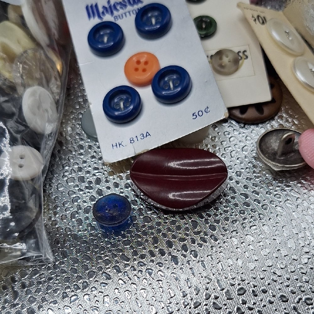 Mixed  Button Collection - Picture 5 of 7